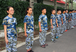 武漢軍事冬令營希望女孩學(xué)會自我保護(hù)