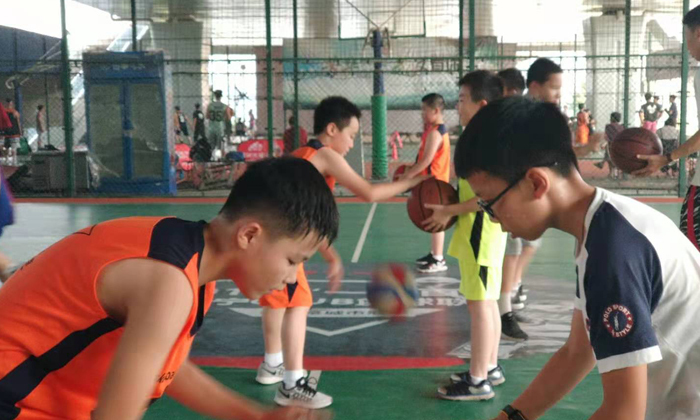 武漢青少年籃球冬令營(yíng)
