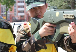 上海西點(diǎn)軍事冬令營(yíng)能改掉孩子?jì)蓺獾拿?/> </a><div   id=