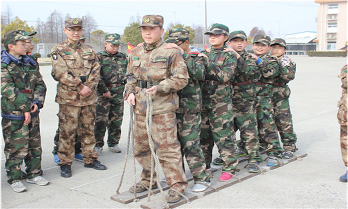 上海西點軍訓(xùn)冬令營讓孩子學(xué)會了與人相處