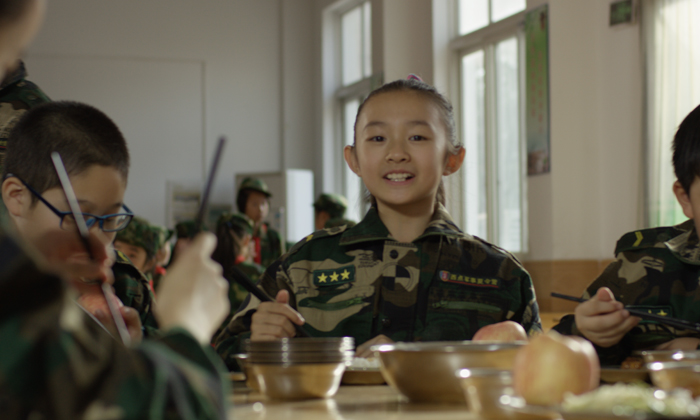 嚴(yán)格的軍營(yíng)生活