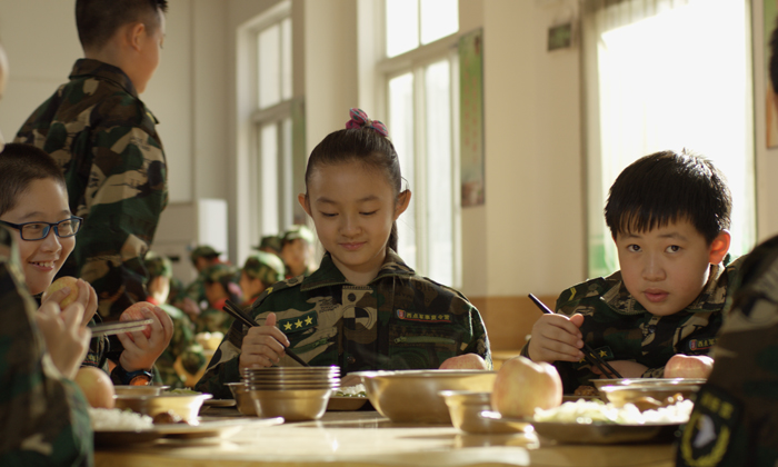 嚴(yán)格的軍營(yíng)生活