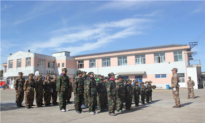 上海西點軍訓(xùn)冬令營讓孩子學(xué)會了與人相處