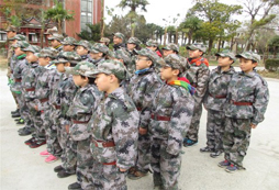 上海西點(diǎn)軍事冬令營(yíng)讓孩子們學(xué)會(huì)了堅(jiān)強(qiáng)