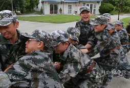 上海西點(diǎn)軍訓(xùn)培養(yǎng)孩子的金錢觀