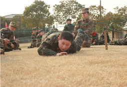 上海西點(diǎn)青少年軍事冬令營這樣懲罰才不會(huì)傷孩子自尊