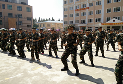 上海西點(diǎn)軍事學(xué)校分析青少年叛逆的原因