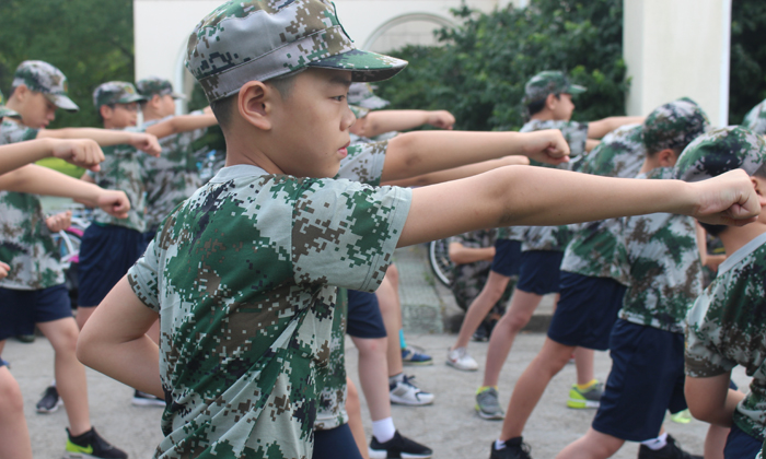 小學(xué)生軍事冬令營