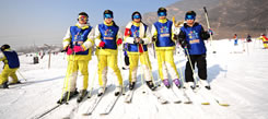 有適合小學生的滑雪冬令營嗎