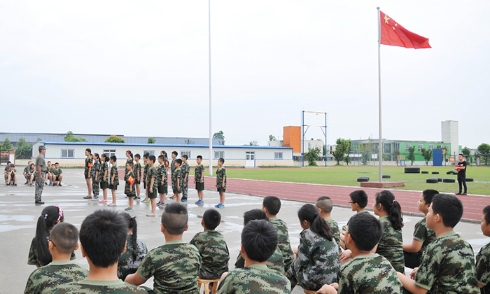 小學(xué)生適合什么冬令營(yíng)？