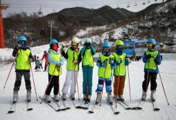 有適合小學(xué)生參加的滑雪冬令營(yíng)嗎？