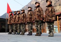 小學(xué)生參加軍事活動會受傷嗎？