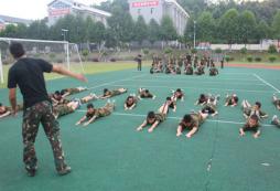 心智軍事冬令營(yíng)培養(yǎng)青少年獨(dú)立、健全的人格！
