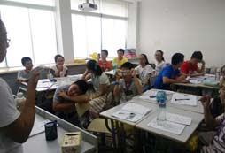 英語冬令營兩招教孩子養(yǎng)成合理寒假作息