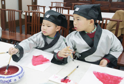 藝術(shù)冬令營(yíng)談?wù)勑『⒆有枰獙W(xué)琴棋書畫嗎？