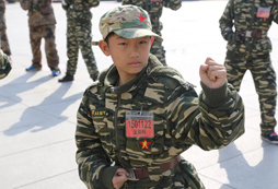 軍事訓(xùn)練活動(dòng)讓孩子感受集體生活