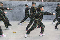 浙江軍事冬令營(yíng)培養(yǎng)孩子心理素質(zhì)