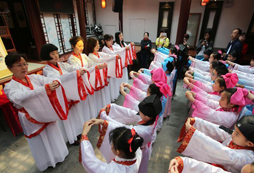 孩子在寒假軍事集訓(xùn)活動中的好強(qiáng)是一種好的表現(xiàn)嗎？
